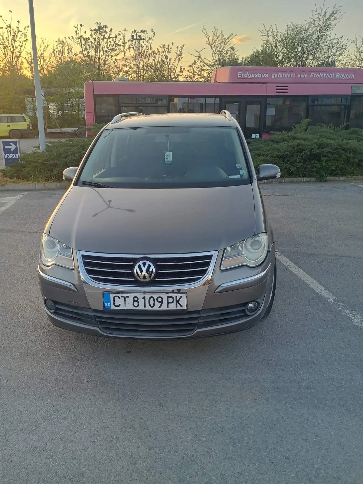 VW Touran 2.0 бензин/метан , снимка 2 - Автомобили и джипове - 54442550