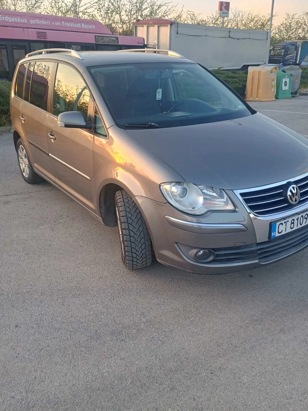 VW Touran 2.0 бензин/метан , снимка 3 - Автомобили и джипове - 54442550
