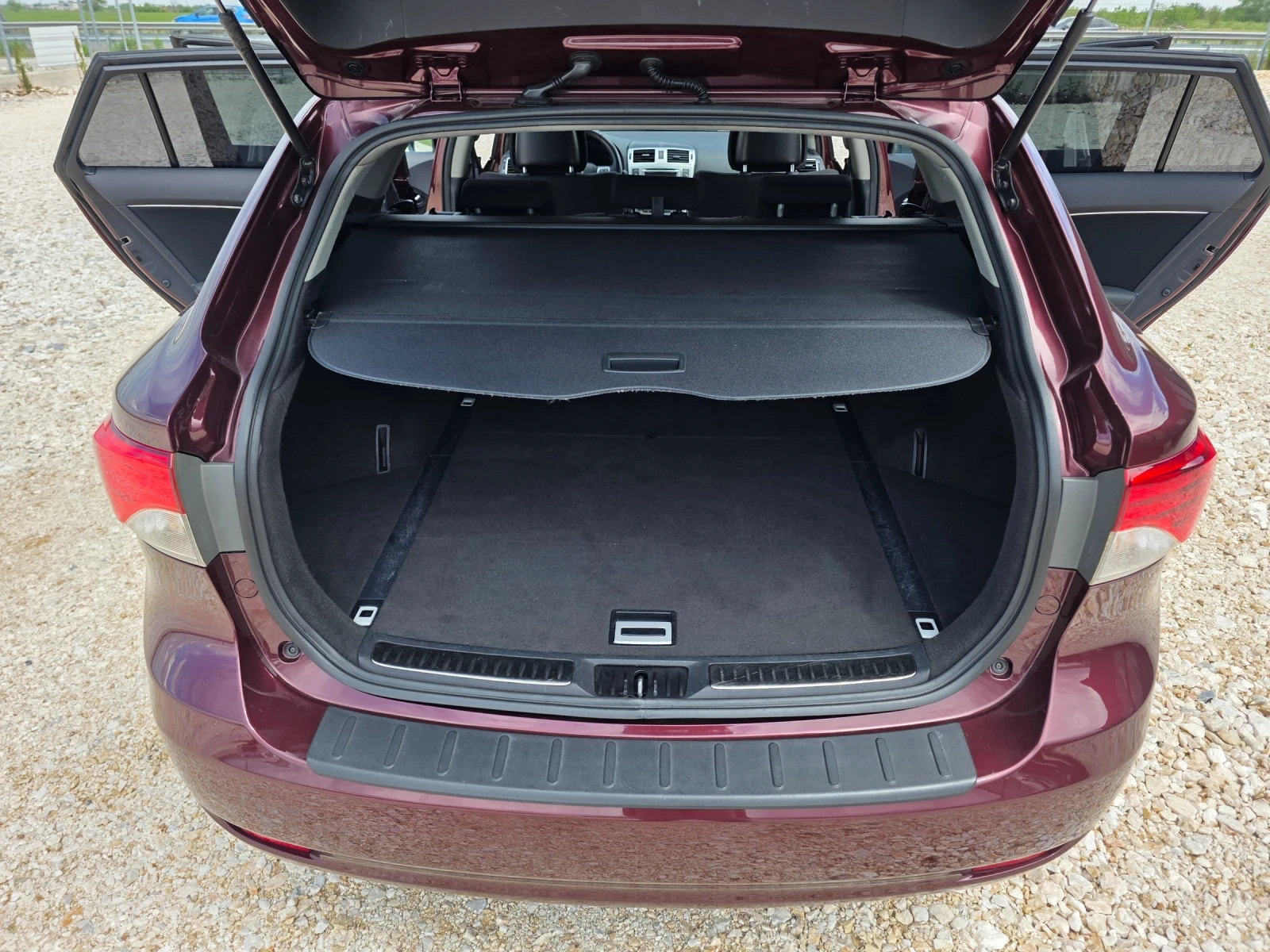 Toyota Avensis 1.8 Vvti FaceLift Навигация Камера Автопилот , снимка 11 - Автомобили и джипове - 54528792