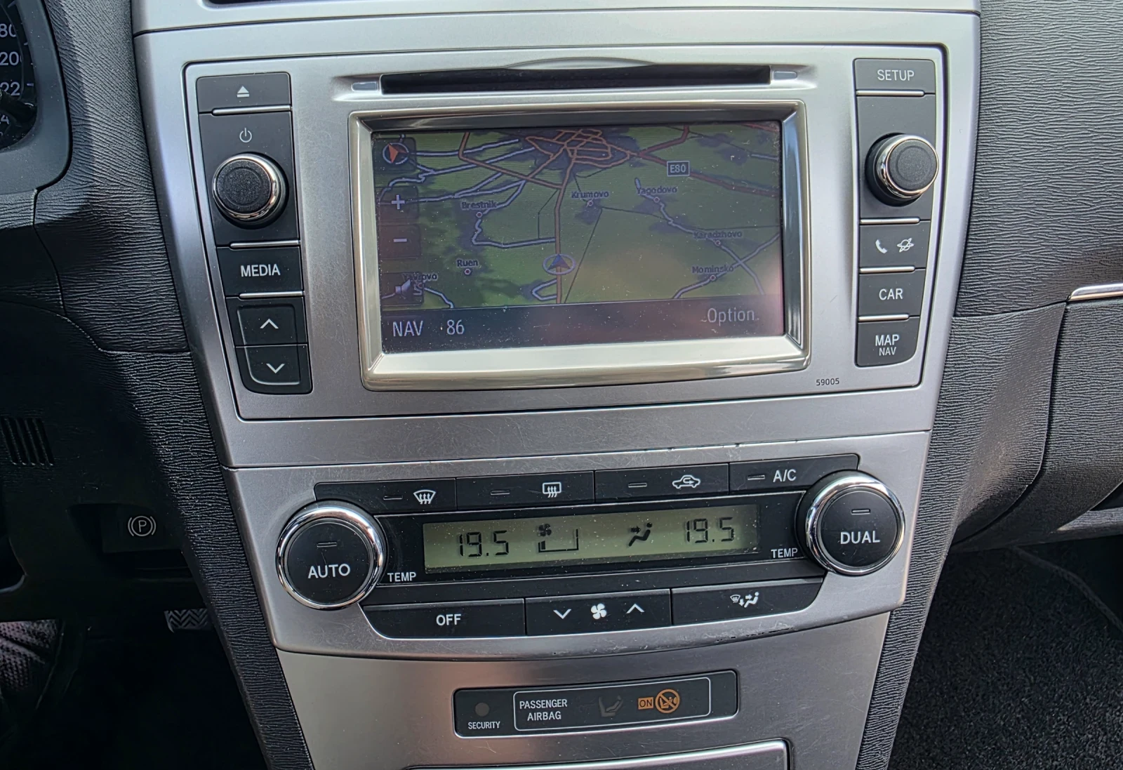 Toyota Avensis 1.8 Vvti FaceLift Навигация Камера Автопилот , снимка 13 - Автомобили и джипове - 54528792