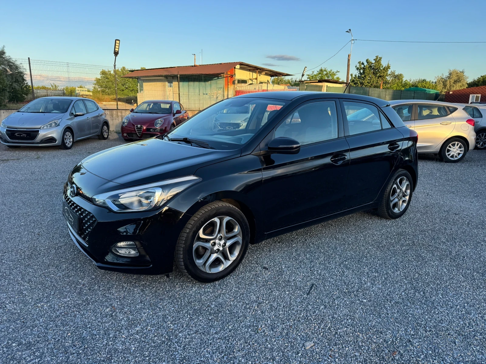 Hyundai I20 1.25i Facelift!! NAVI!! Camera!! , снимка 2 - Автомобили и джипове - 54961626