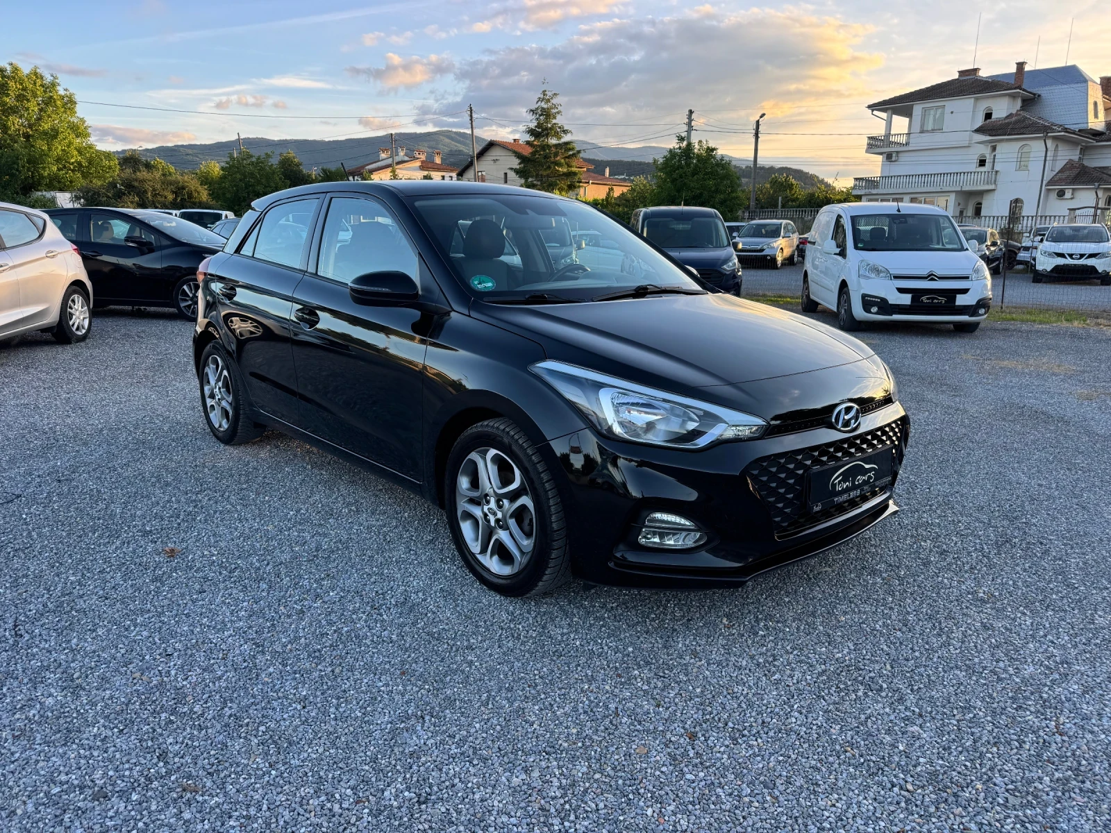 Hyundai I20 1.25i Facelift!! NAVI!! Camera!! , снимка 9 - Автомобили и джипове - 54961626
