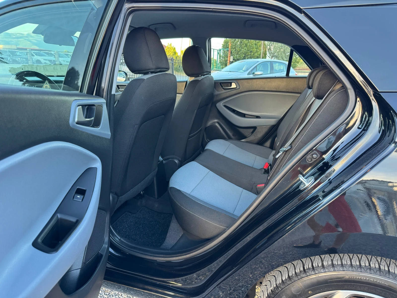 Hyundai I20 1.25i Facelift!! NAVI!! Camera!! , снимка 15 - Автомобили и джипове - 54961626