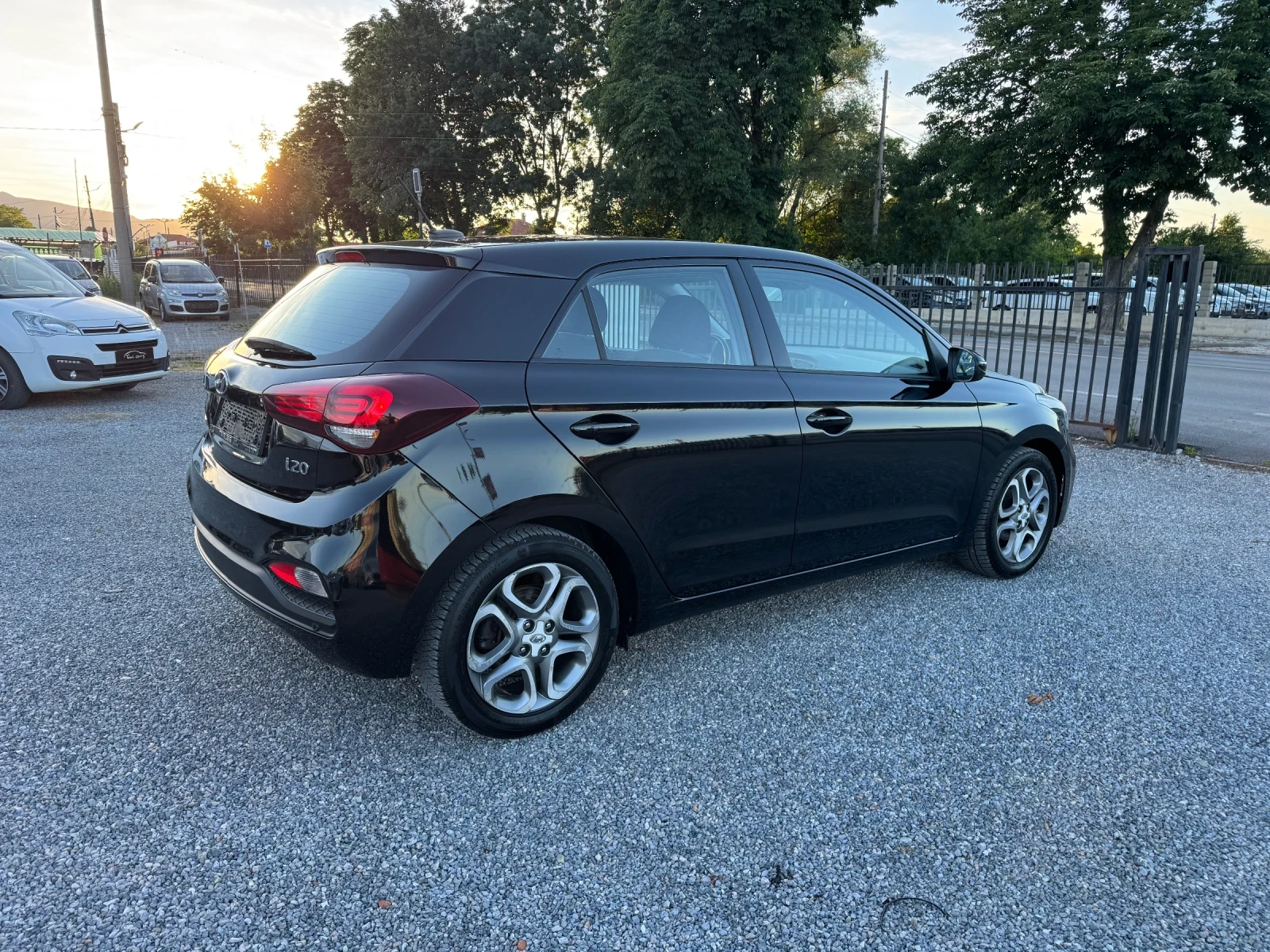 Hyundai I20 1.25i Facelift!! NAVI!! Camera!! , снимка 7 - Автомобили и джипове - 54961626