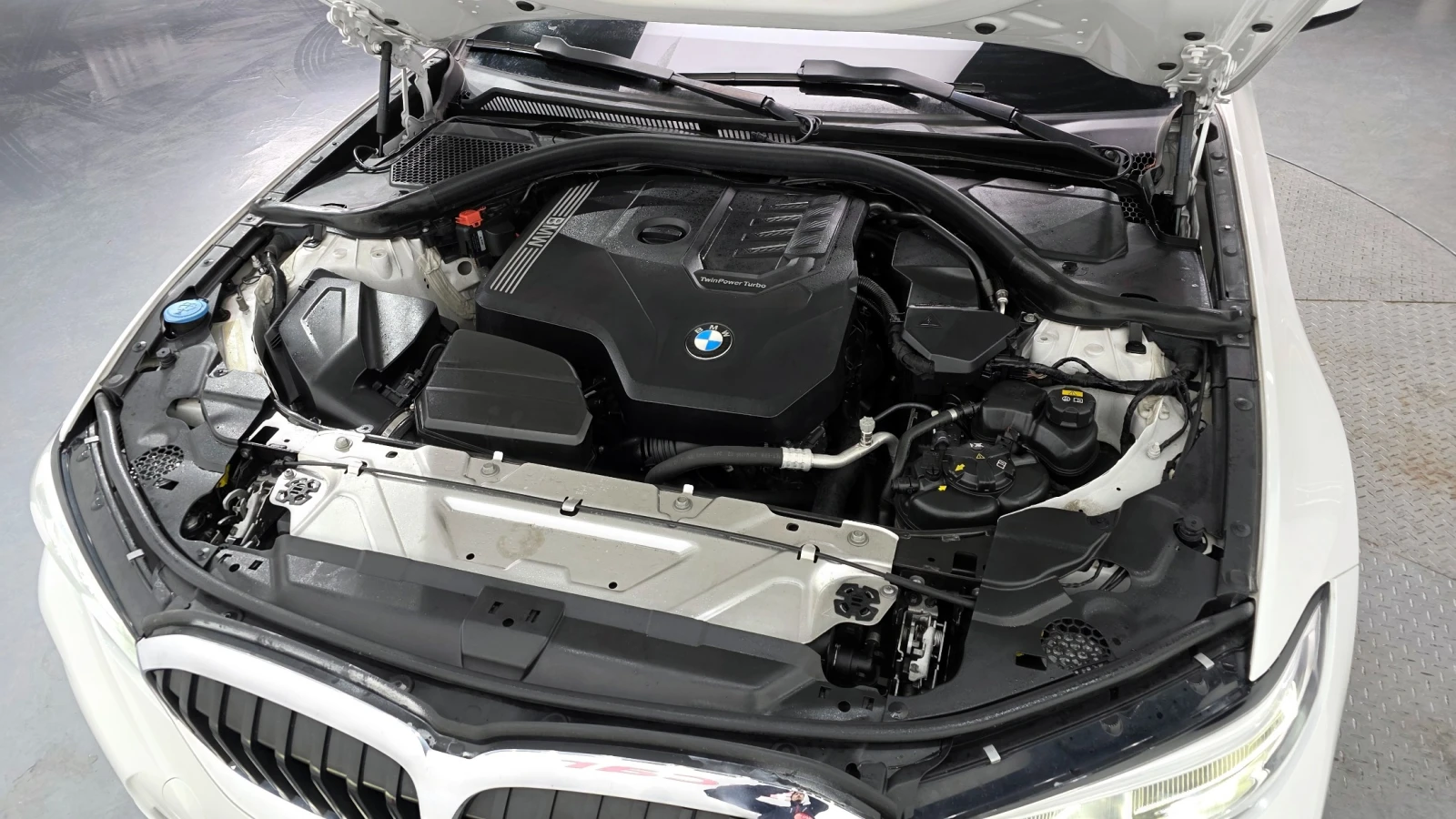 BMW 330 i xDrive M Sport, снимка 5 - Автомобили и джипове - 55477464