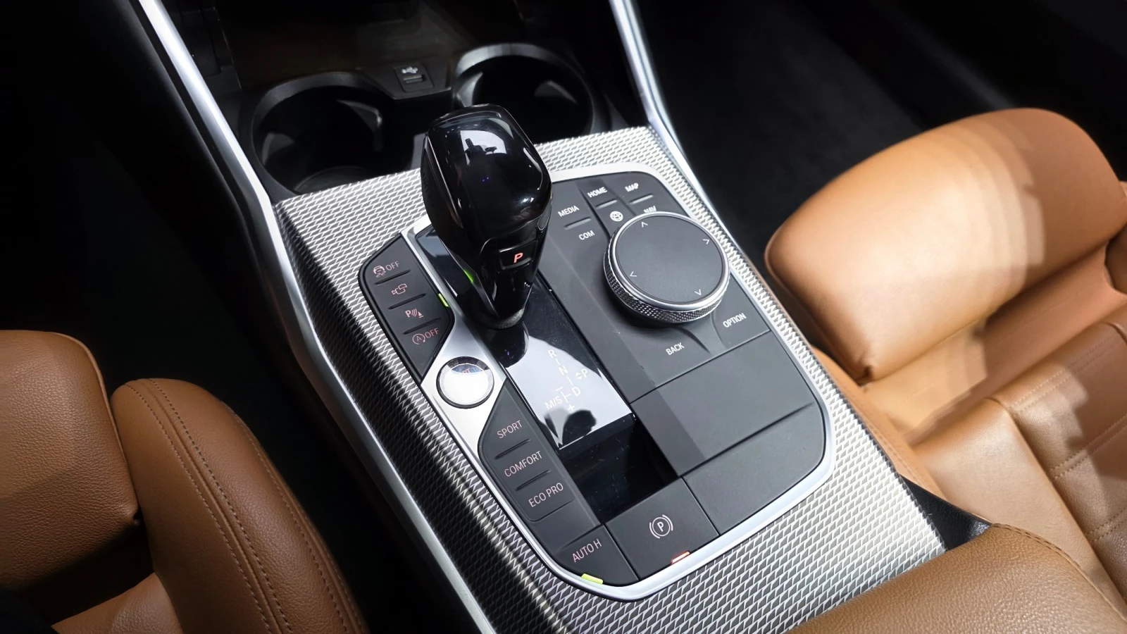 BMW 330 i xDrive M Sport, снимка 8 - Автомобили и джипове - 55477464