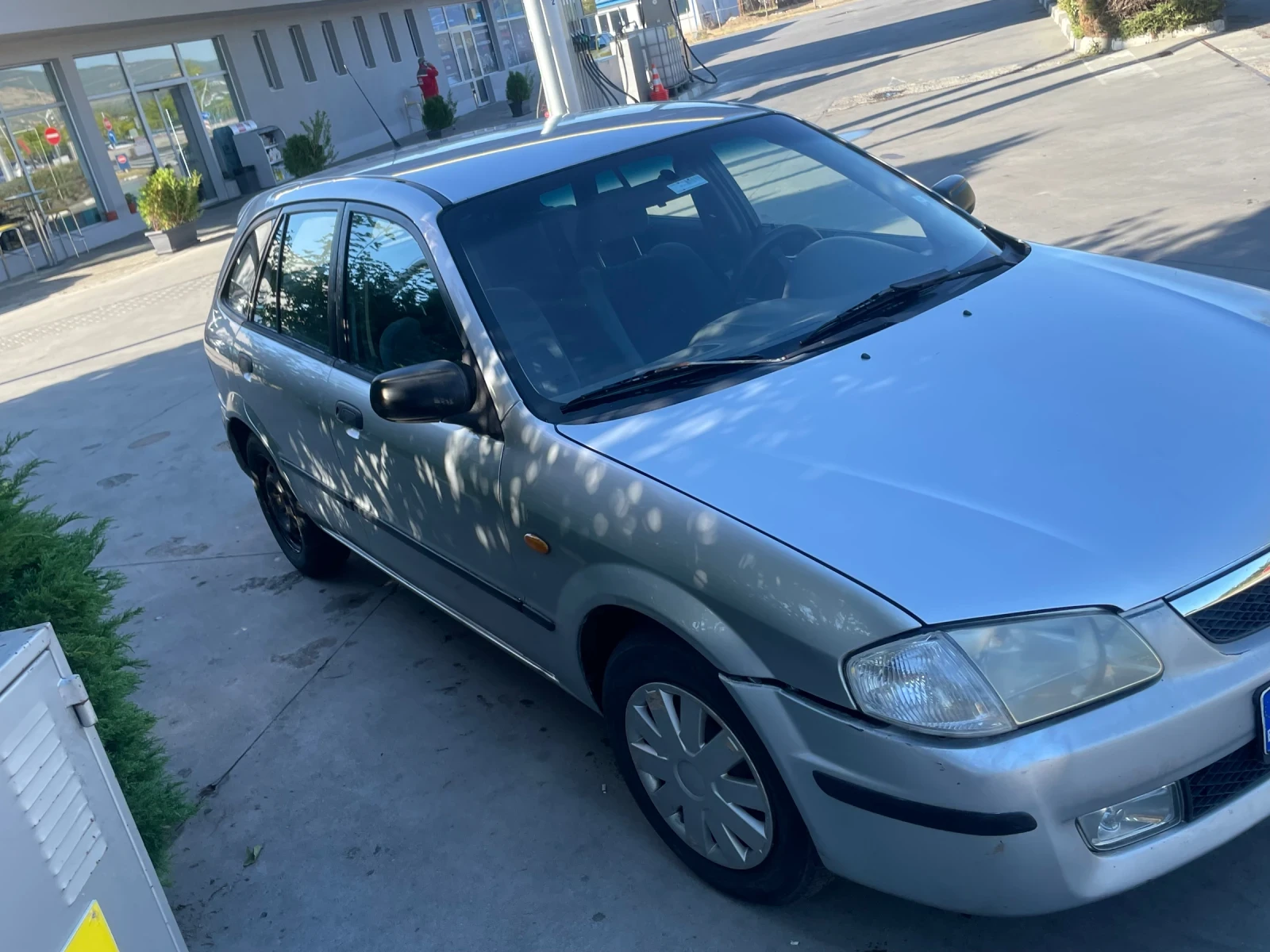 Mazda 323 Бензин/гас, снимка 3 - Автомобили и джипове - 56111691