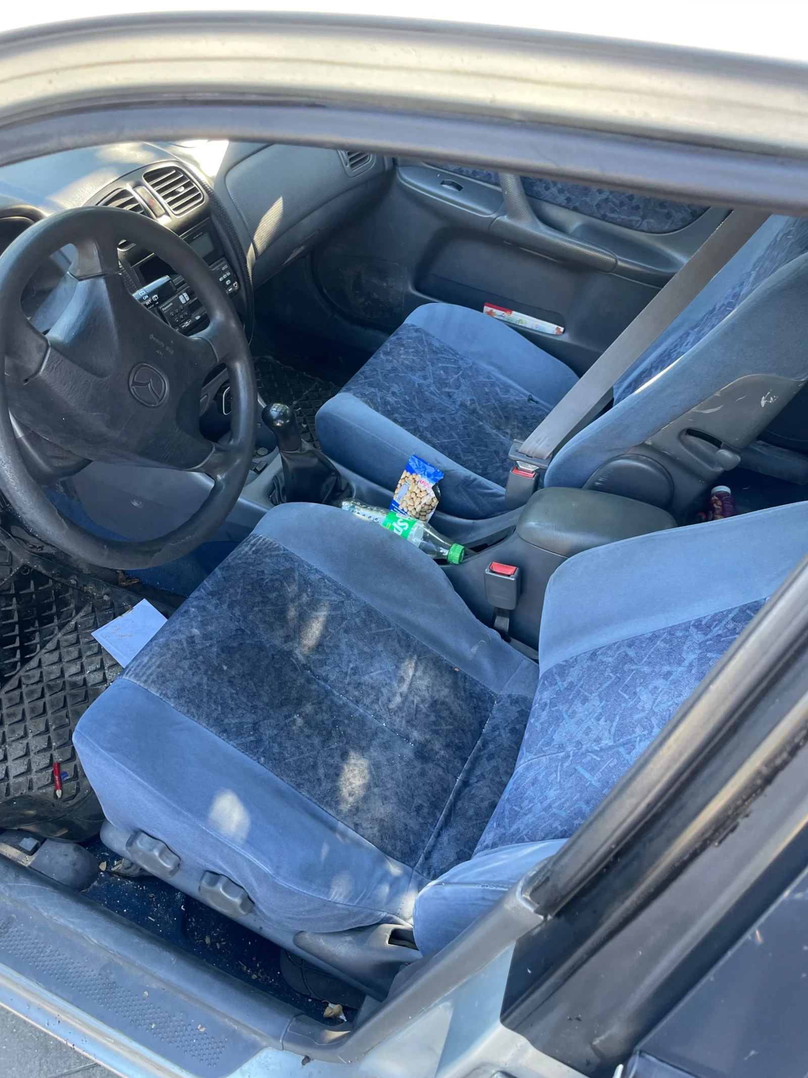 Mazda 323 Бензин/гас, снимка 5 - Автомобили и джипове - 56111691