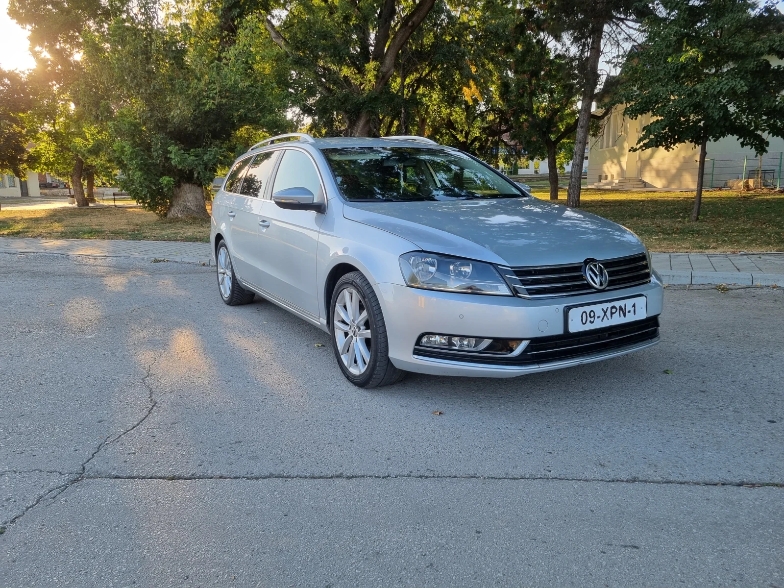 VW Passat 1.6 TDI, снимка 3 - Автомобили и джипове - 56309245