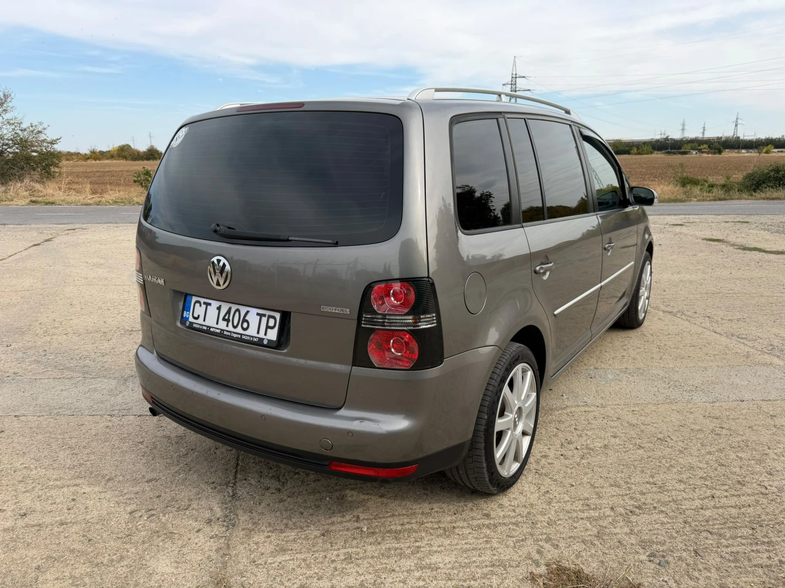 VW Touran 2.0Ecofuel, снимка 8 - Автомобили и джипове - 56476980