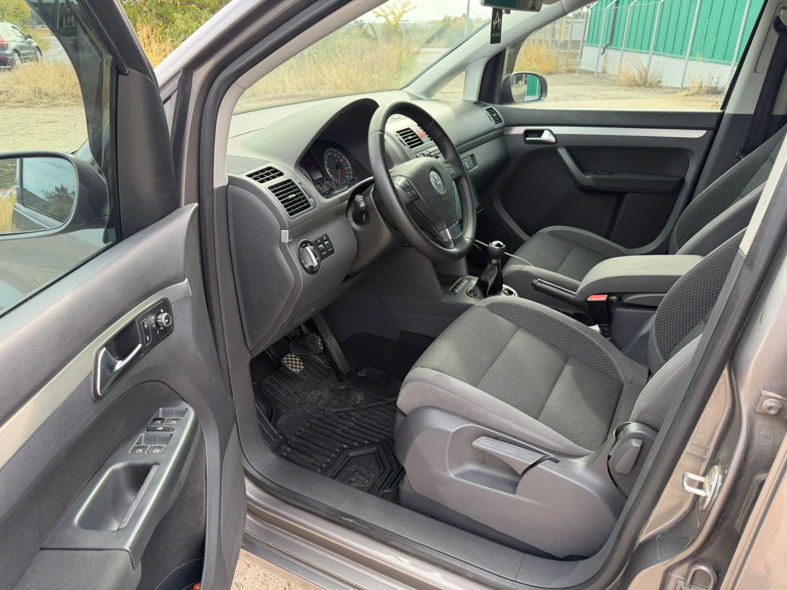 VW Touran 2.0Ecofuel, снимка 12 - Автомобили и джипове - 56476980