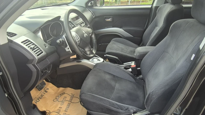 Mitsubishi Outlander 2.4 бензин Автомат, снимка 12 - Автомобили и джипове - 51203012