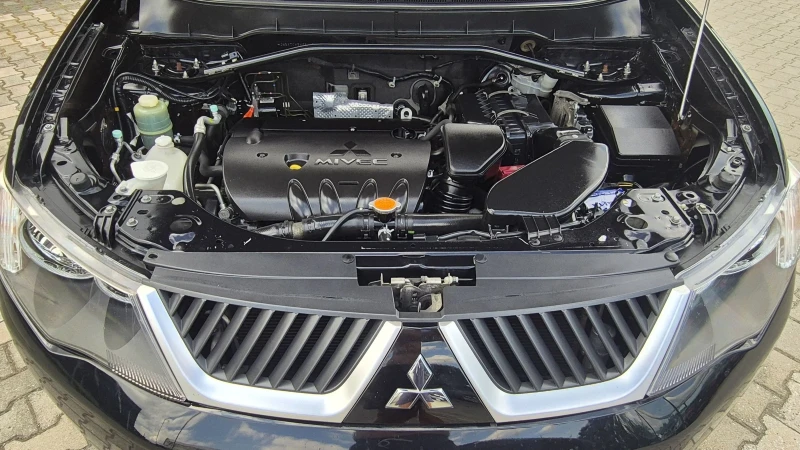 Mitsubishi Outlander 2.4 бензин Автомат, снимка 16 - Автомобили и джипове - 51203012
