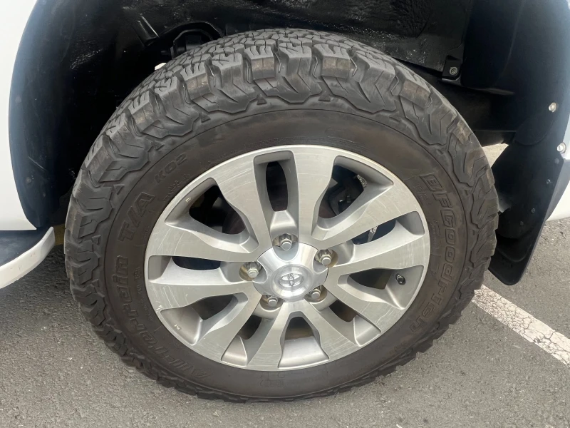 Toyota Sequoia 5.7 LPG, снимка 15 - Автомобили и джипове - 52024992