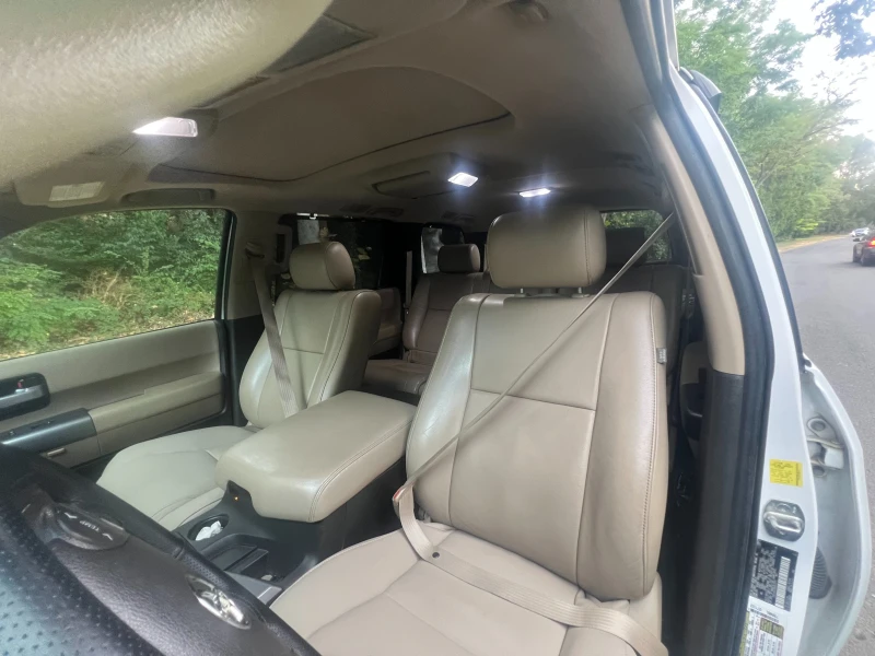 Toyota Sequoia 5.7 LPG, снимка 10 - Автомобили и джипове - 52024992