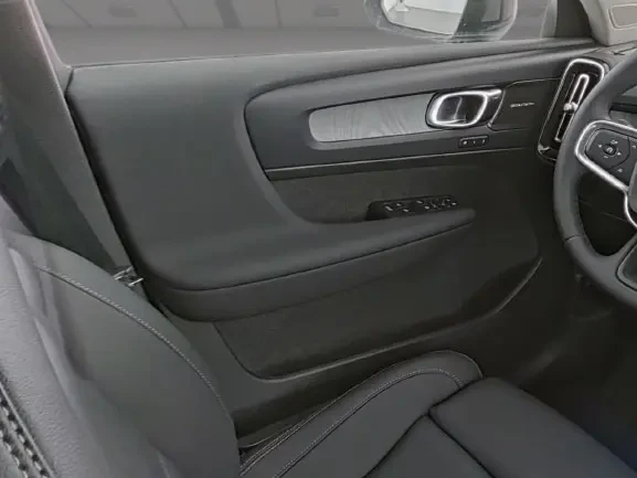 Volvo XC40 B3 = Ultimate = Гаранция, снимка 4 - Автомобили и джипове - 54621242