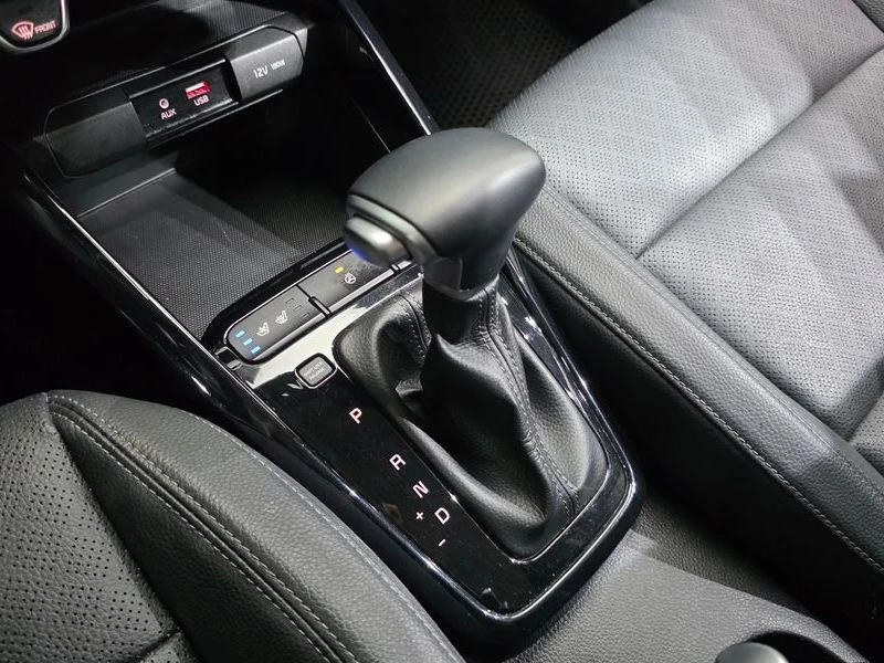 Kia Stonic 1.4| 100к.с.| ВКЛ.ТЕХНОТЕСТ, снимка 9 - Автомобили и джипове - 55384797