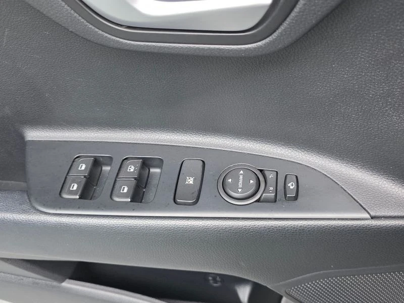 Kia Stonic 1.4| 100к.с.| ВКЛ.ТЕХНОТЕСТ, снимка 12 - Автомобили и джипове - 55384797