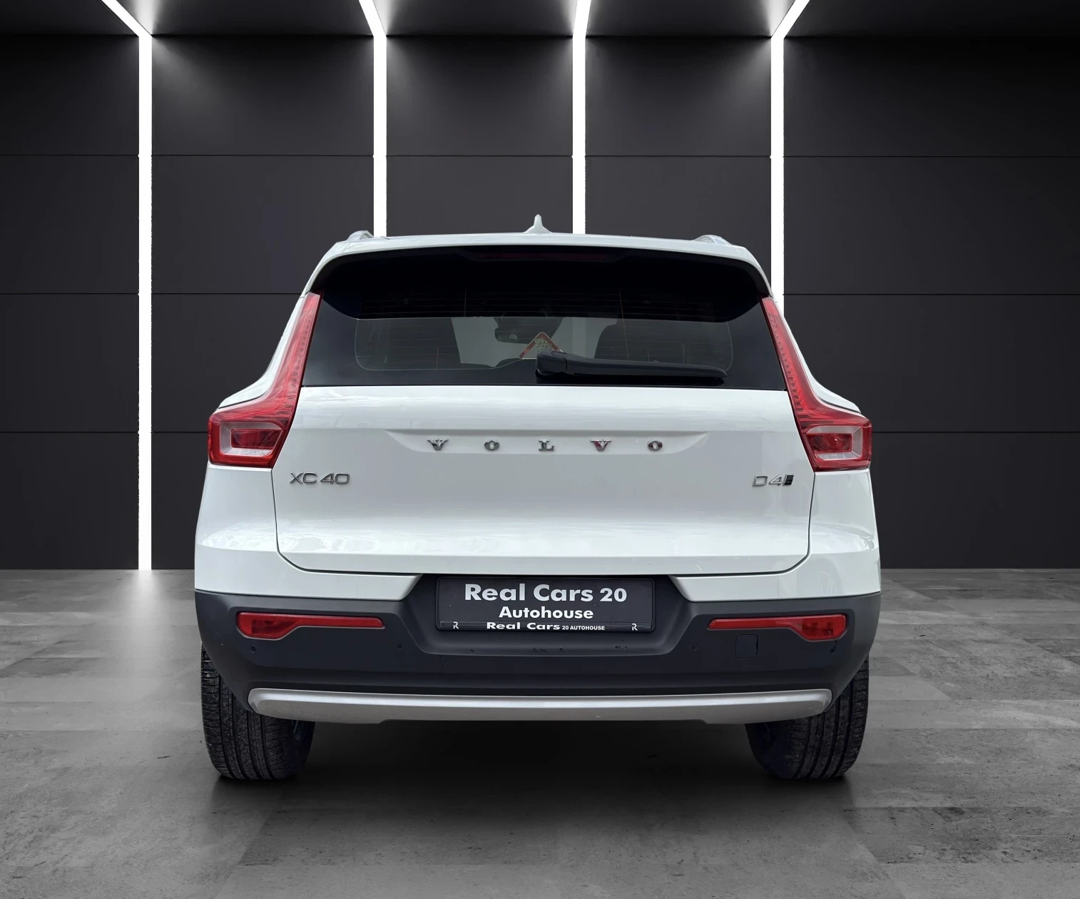 Volvo XC40 * 2.0D* 4x4* LED* CAM* NAVI*  - изображение 4