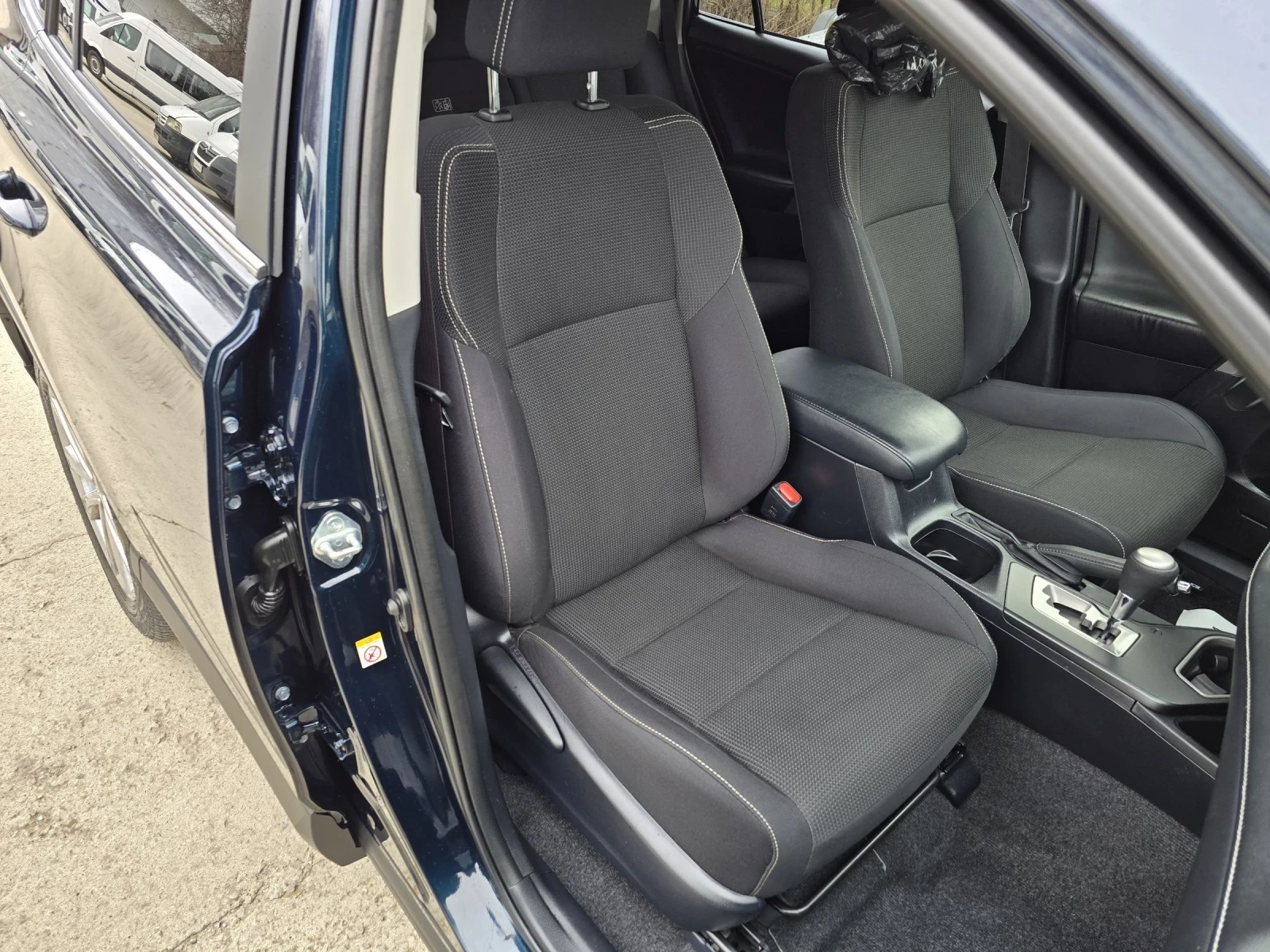 Toyota Rav4 2.5 HIBRID 4WD  - изображение 8