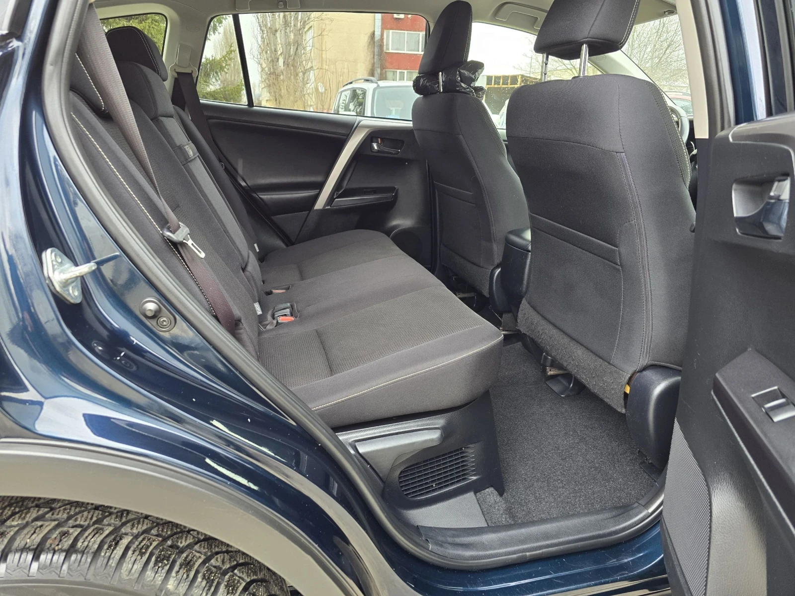 Toyota Rav4 2.5 HIBRID 4WD  - изображение 10