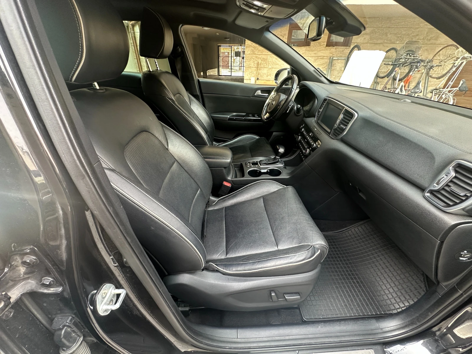 Kia Sportage лек автомобил, снимка 7 - Автомобили и джипове - 53995960