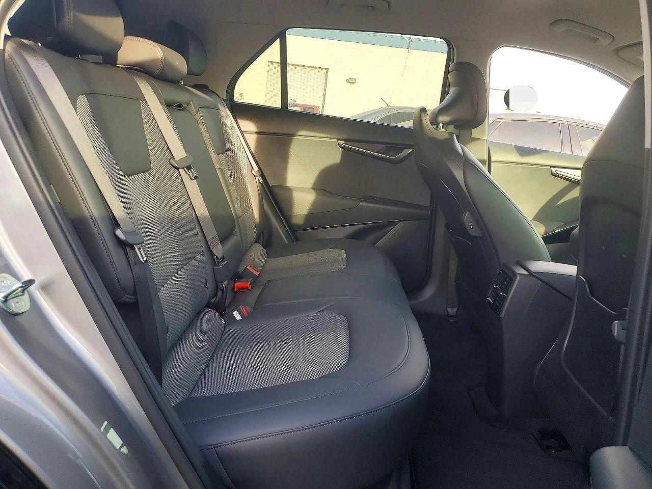 Kia Niro Ev Wind, снимка 10 - Автомобили и джипове - 54460459