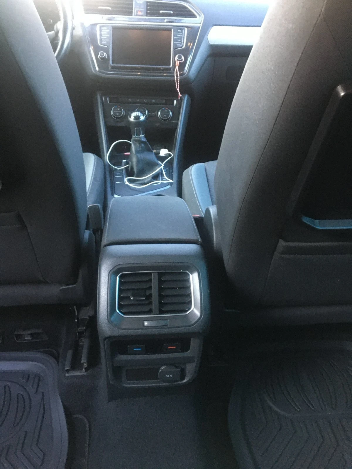 VW Tiguan 1.600 TDI, снимка 5 - Автомобили и джипове - 54633783