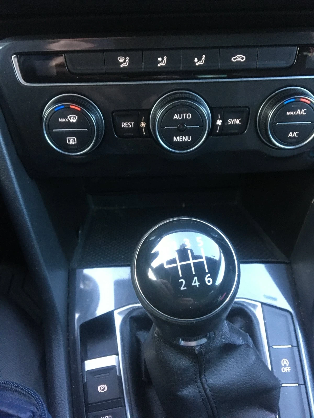VW Tiguan 1.600 TDI, снимка 8 - Автомобили и джипове - 54633783