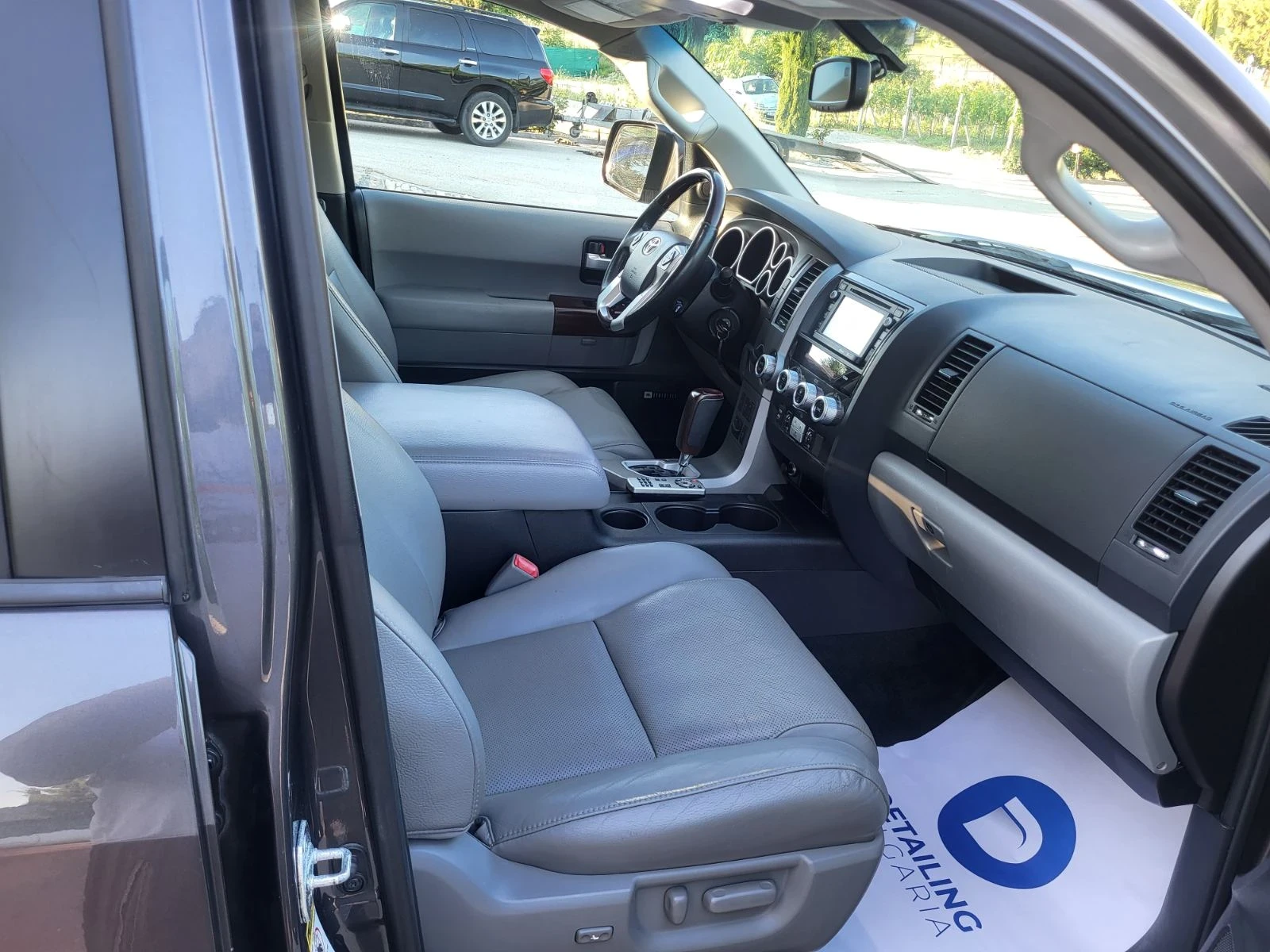 Toyota Sequoia Platinum, снимка 8 - Автомобили и джипове - 54650636