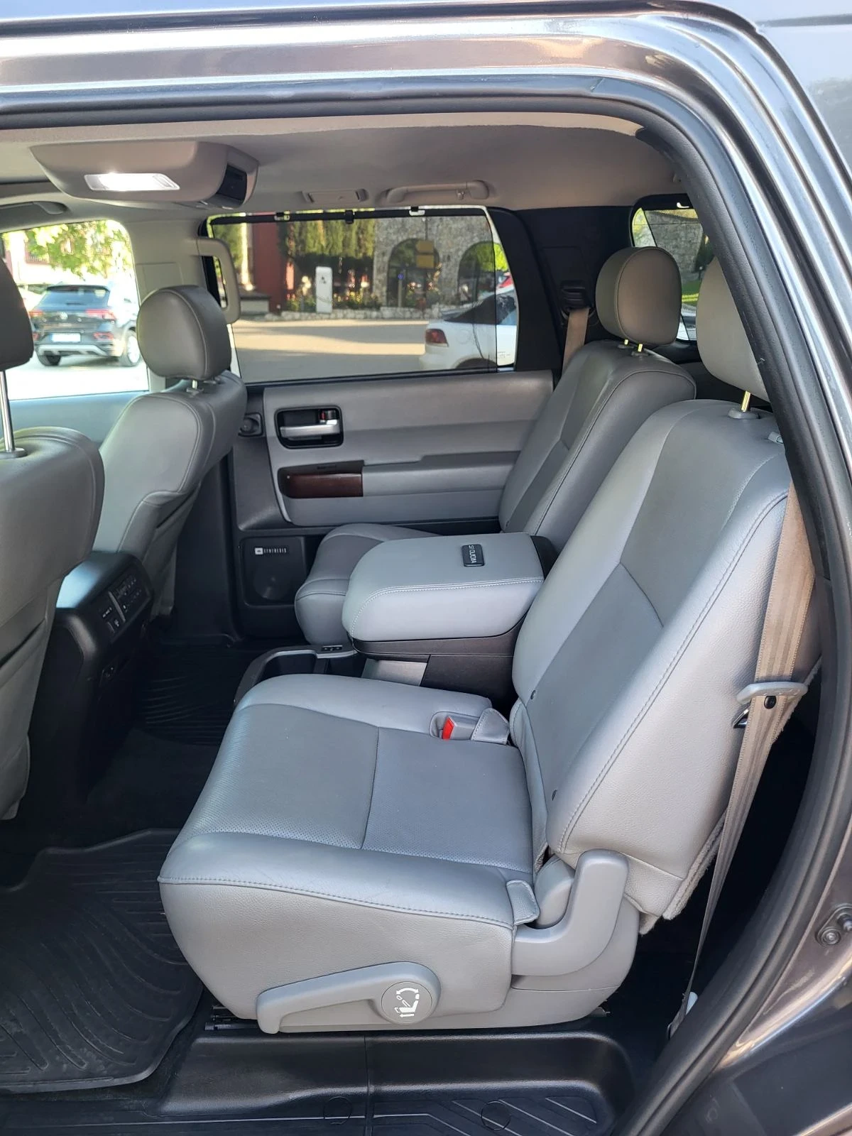 Toyota Sequoia Platinum, снимка 11 - Автомобили и джипове - 54650636