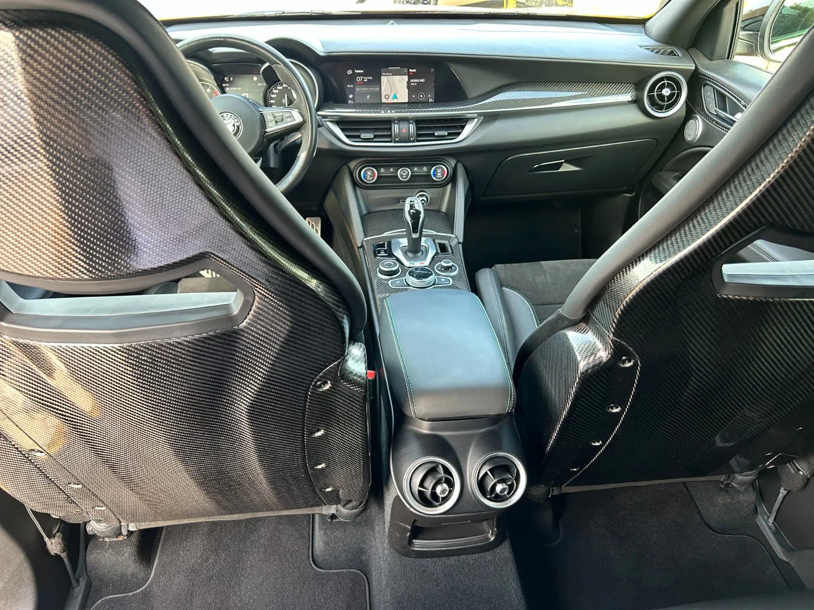Alfa Romeo Stelvio QUADRIFOGLIO/SPARCO/510HP/CAM/PANO/ACC/CARBON/805z, снимка 15 - Автомобили и джипове - 55736116