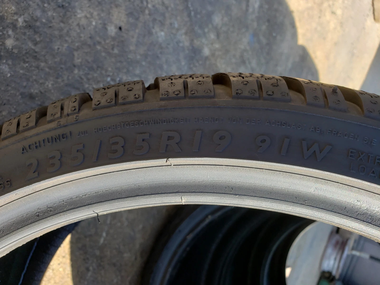 Гуми Зимни 295/30R19, снимка 8 - Гуми и джанти - 56138296