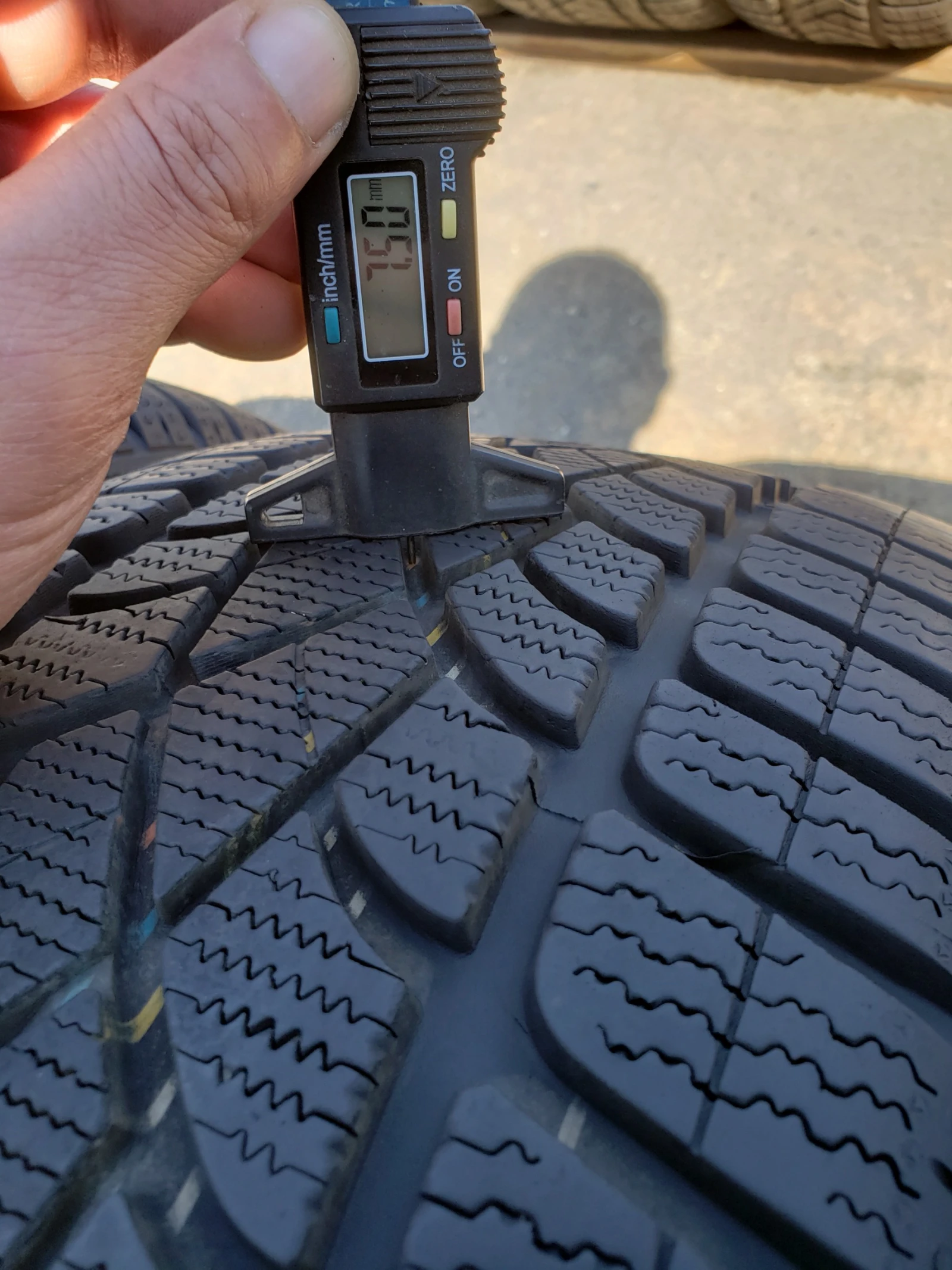 Гуми Зимни 295/30R19, снимка 11 - Гуми и джанти - 56138296