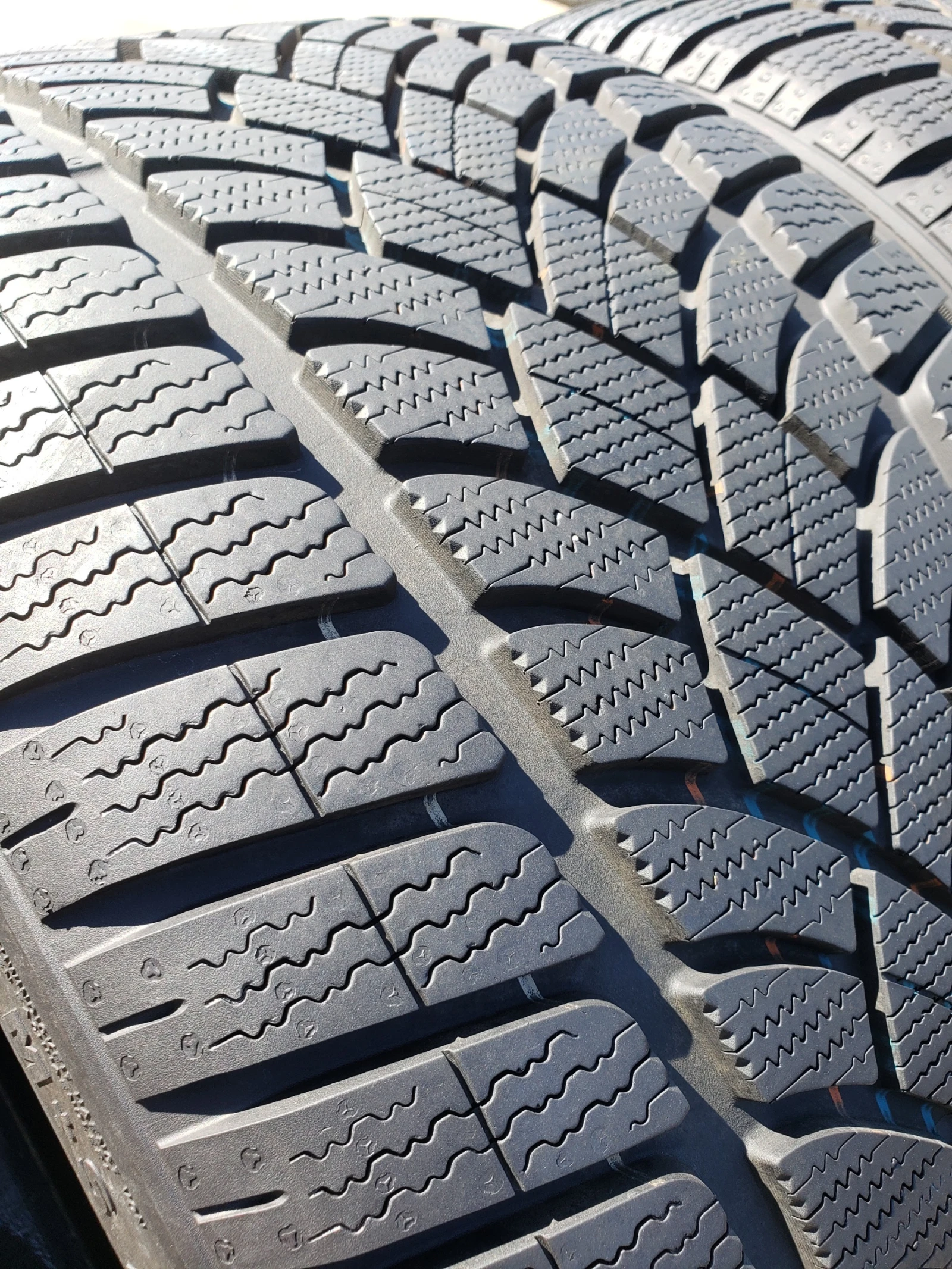 Гуми Зимни 295/30R19, снимка 5 - Гуми и джанти - 56138296