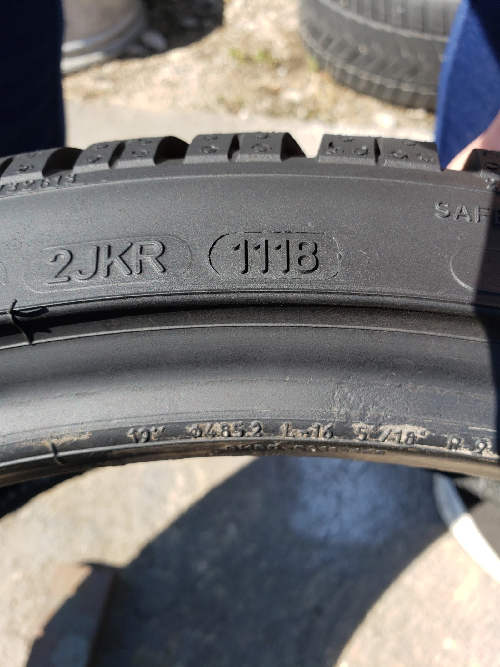 Гуми Зимни 295/30R19, снимка 10 - Гуми и джанти - 56138296