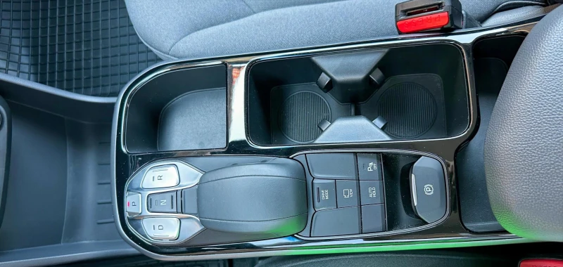 Hyundai Ioniq FACELIFT / В гаранция, снимка 13 - Автомобили и джипове - 52033210