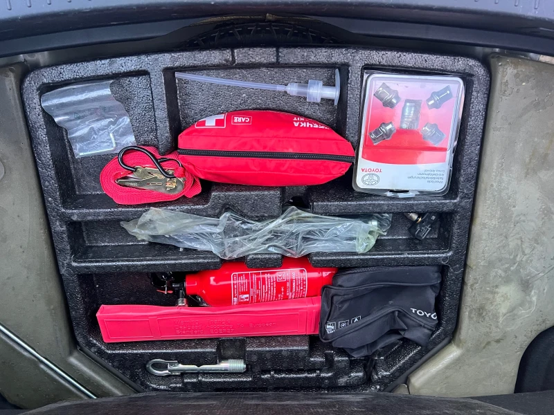 Toyota Avensis 2.0D 6MT ELEGANCE DAKOTA BROWN, снимка 14 - Автомобили и джипове - 53078346