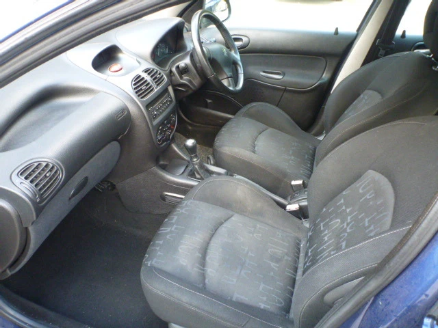 Peugeot 206 2.0 HDI, снимка 7 - Автомобили и джипове - 47613849