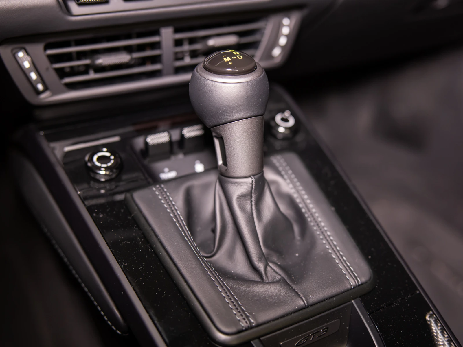 Porsche 911 GT3 Touring* Lift* Carbon* Chrono* 4Seats* BOSE, снимка 14 - Автомобили и джипове - 54199895