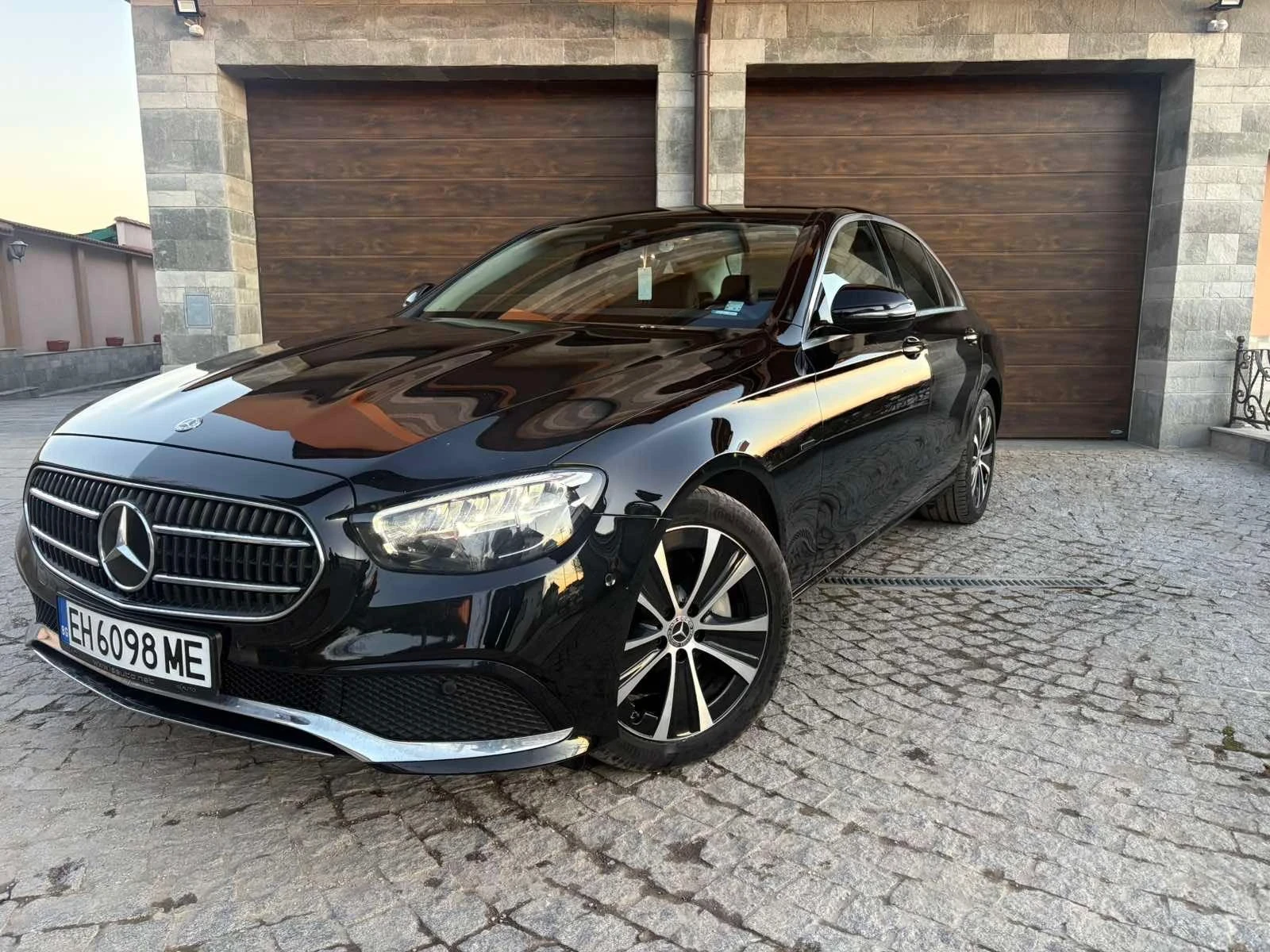 Mercedes-Benz E 300 Plug-in Hybrid, снимка 13 - Автомобили и джипове - 54399759