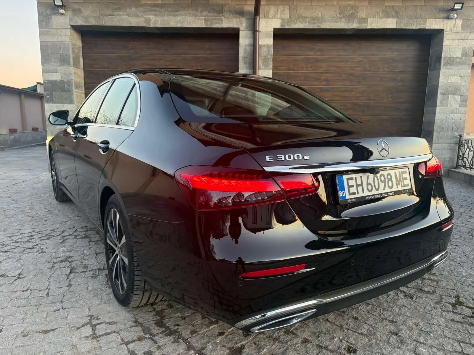 Mercedes-Benz E 300 Plug-in Hybrid, снимка 3 - Автомобили и джипове - 54399759