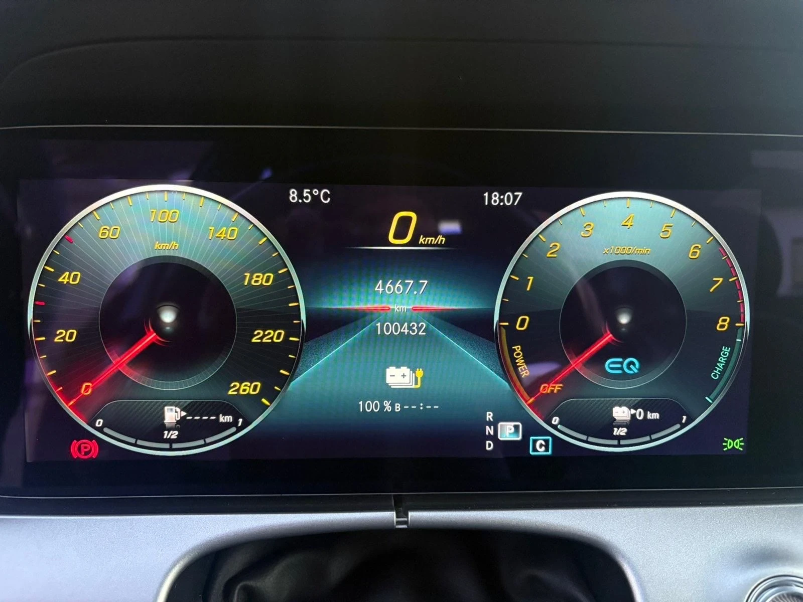 Mercedes-Benz E 300 Plug-in Hybrid, снимка 8 - Автомобили и джипове - 54399759
