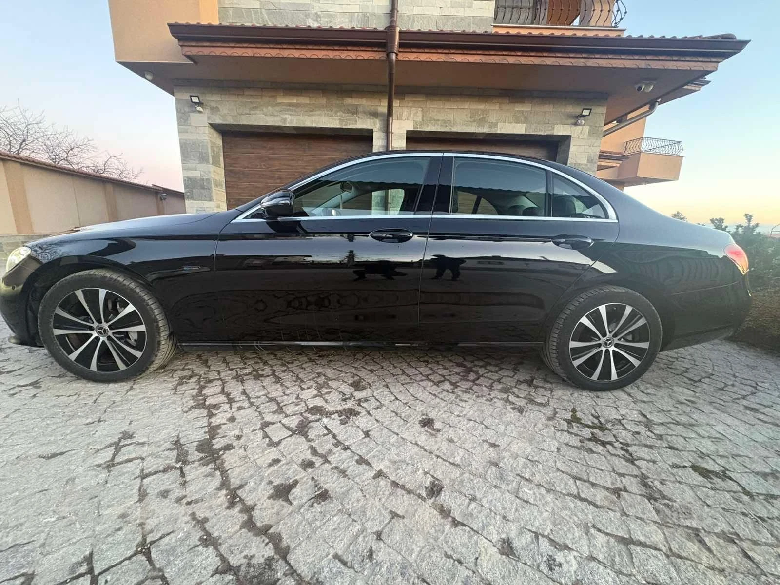 Mercedes-Benz E 300 Plug-in Hybrid, снимка 10 - Автомобили и джипове - 54399759
