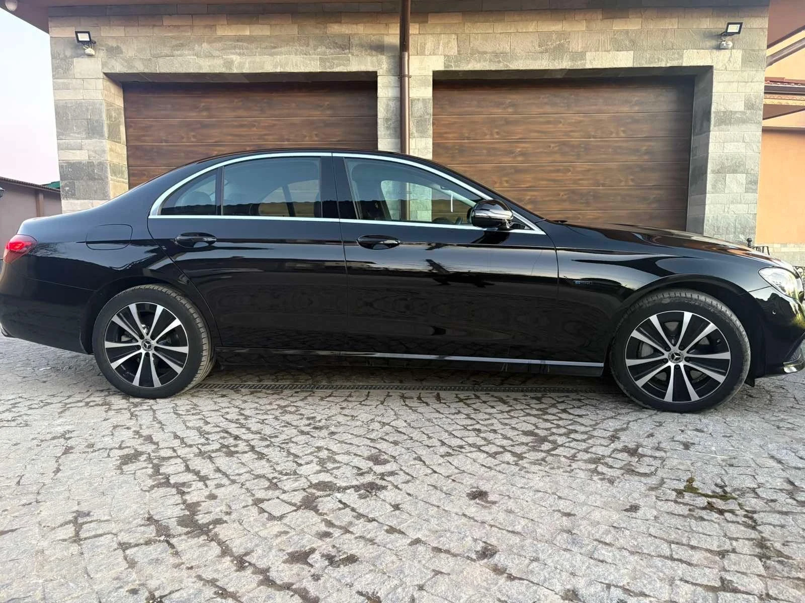 Mercedes-Benz E 300 Plug-in Hybrid, снимка 11 - Автомобили и джипове - 54399759