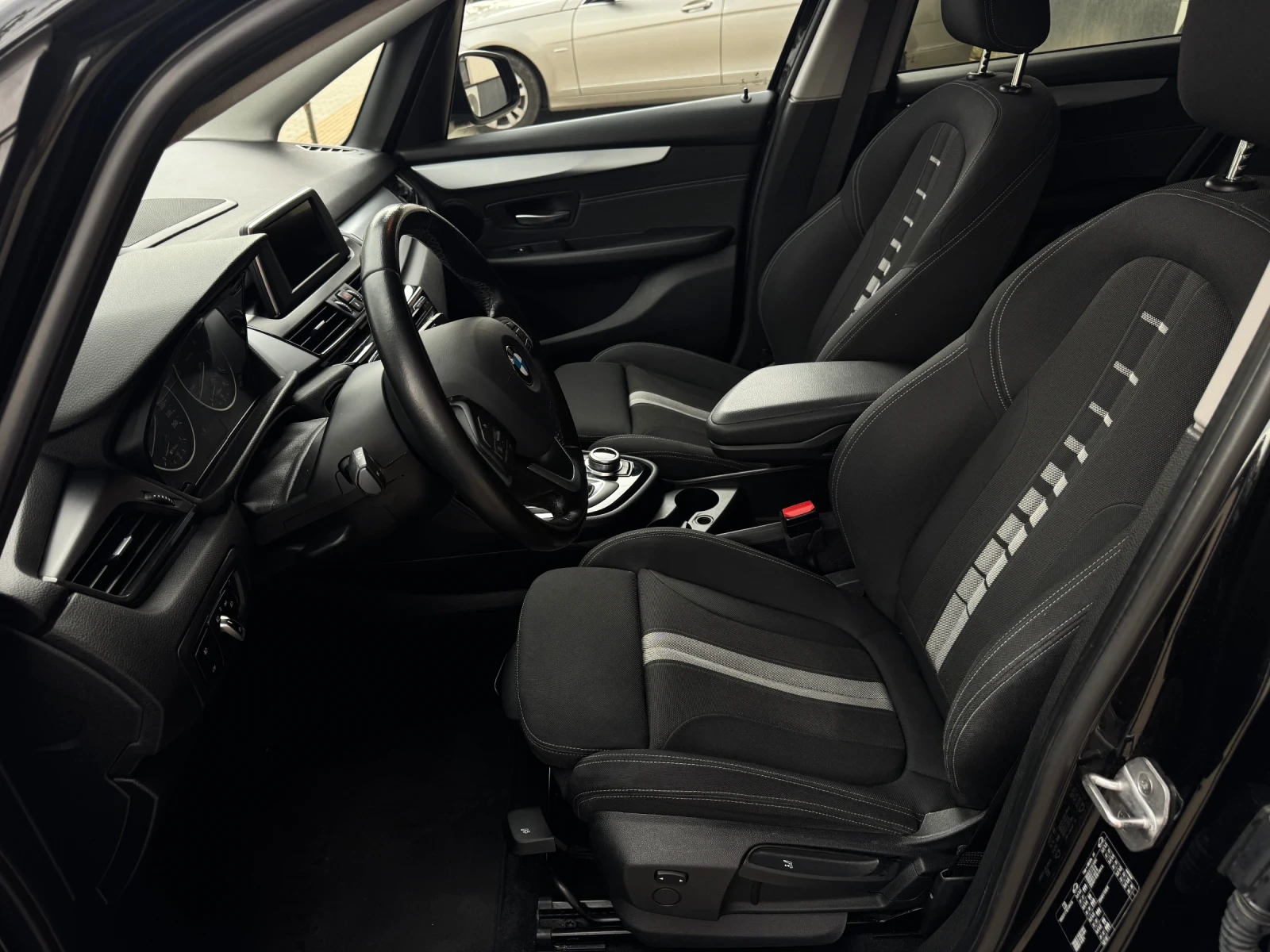 BMW 2 Active Tourer 216d, снимка 10 - Автомобили и джипове - 54644203