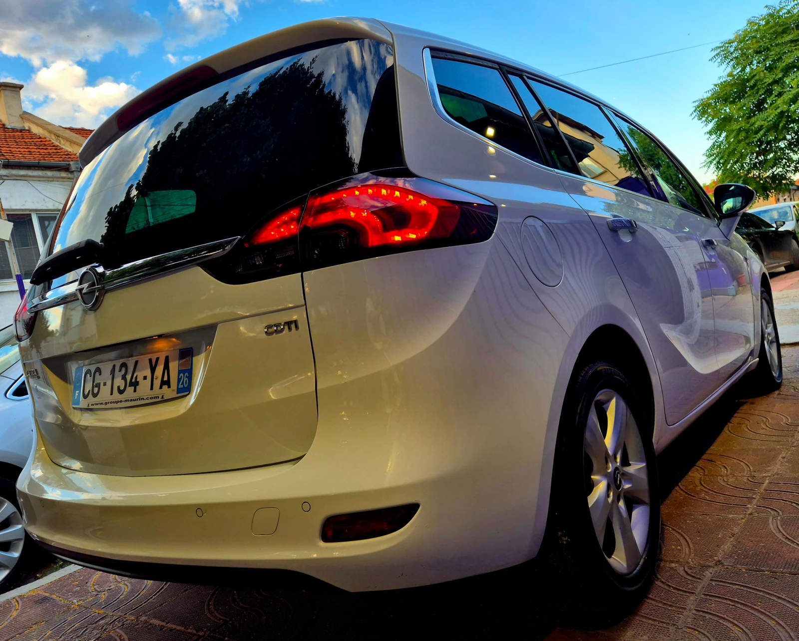 Opel Zafira 2.0d-COSMO-LUX-NAVI-6speed, снимка 8 - Автомобили и джипове - 54919475