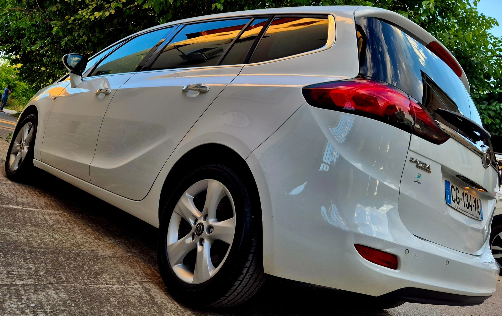 Opel Zafira 2.0d-COSMO-LUX-NAVI-6speed, снимка 2 - Автомобили и джипове - 54919475