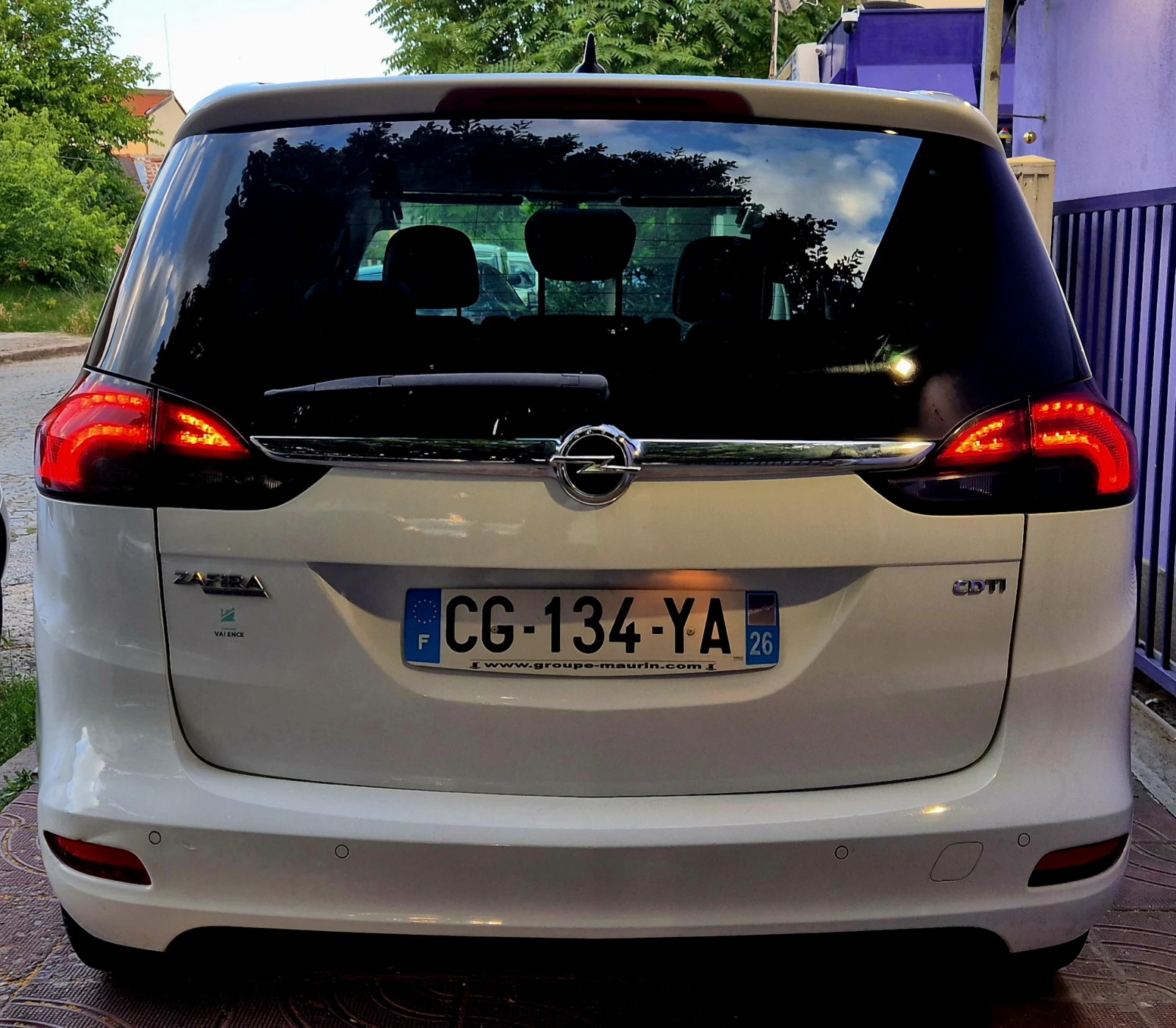 Opel Zafira 2.0d-COSMO-LUX-NAVI-6speed, снимка 10 - Автомобили и джипове - 54919475