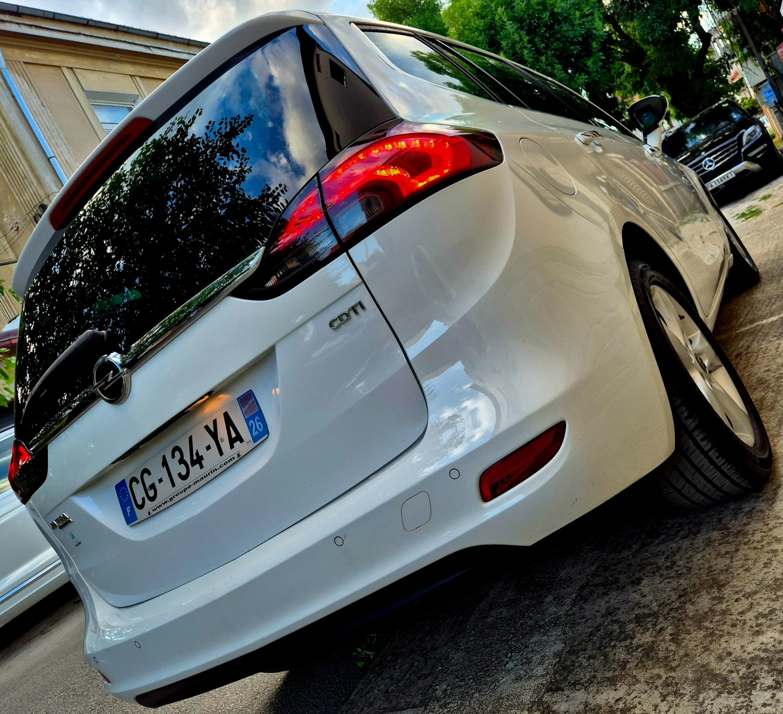Opel Zafira 2.0d-COSMO-LUX-NAVI-6speed, снимка 7 - Автомобили и джипове - 54919475